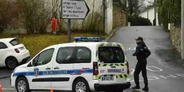 ക്ലാസ്‍മുറിയിലിട്ട് അധ്യാപികയെ കുത്തിക്കൊലപ്പെടുത്തി 16 -കാരൻ