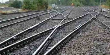 റെയിൽവേ ട്രാക്ക് മോഷണം പോയി; ജീവനക്കാർ മറിച്ചുവിറ്റതെന്ന് അഭ്യൂഹം, രണ്ട് പേർക്ക് സസ്പെൻഷൻ