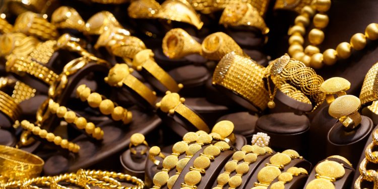 വീട്ടുകാർ കാവടി കാണാൻ പോയി; പിൻവാതിലിലൂടെ വീട്ടിൽ കയറിയ കള്ളൻ കവർന്നത് 23 പവൻ സ്വർണം!