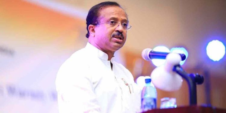 ധൂര്ത്തിന് ജനത്തെ പിഴിയുന്നു; കേന്ദ്രത്തിനെതിരെ സമരം ചെയ്തവര് മാപ്പു പറയണം: വി.മുരളീധരൻ