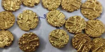 വീട് നിർമാണത്തിനിടെ കണ്ടെത്തിയത് നൂറ്റാണ്ടുകൾ പഴക്കമുള്ള നാണയങ്ങളും വെള്ളി ആഭരണങ്ങളും