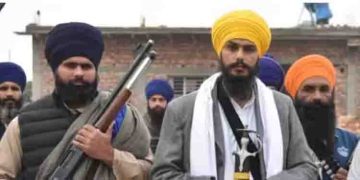 ‘ബൈക്ക് ഓടിച്ച് എങ്ങോട്ട് പോയി?’ ഖലിസ്ഥാൻ നേതാവ് അമൃത്പാൽ സിങ്ങിനെ പിടികൂടാൻ സർവ്വസന്നാഹവുമായി പൊലീസ്