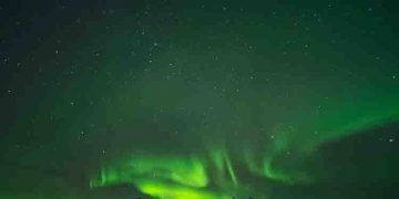 ഇരുവശത്തെയും യാത്രക്കാര്‍ക്കും നോര്‍ത്തേണ്‍ ലൈറ്റ് കാണാനായി വിമാനം 360 ഡിഗ്രിയില്‍ പറത്തി പൈലറ്റ്