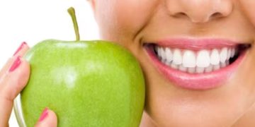 പല്ലുകളുടെ ആരോഗ്യം മെച്ചപ്പെടുത്താൻ കഴിക്കേണ്ട ആറ് ഭക്ഷണങ്ങള്‍…