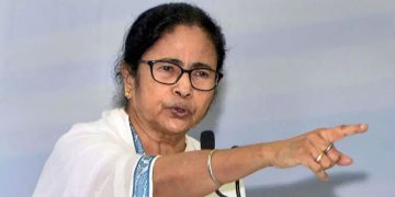 രാഹുലിന് പിന്തുണയുമായി മമത; ‘ജനാധിപത്യത്തിന്‍റെ അധഃപതനത്തിന് നാം സാക്ഷ്യം വഹിച്ചിരിക്കുന്നു’