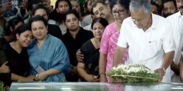 ഇരിങ്ങാലക്കുടയിലെത്തി ഇന്നസെന്‍റിന് അന്ത്യാഞ്ജലി അര്‍പ്പിച്ച് മുഖ്യമന്ത്രി പിണറായി