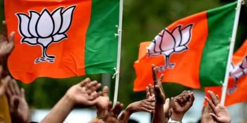 വീണ്ടും വൻ തിരിച്ചടിയേറ്റ് ബിജെപി; തമിഴ്നാട്ടില്‍ ഐടി വിംഗ് ജില്ലാ പ്രസിഡന്‍റ് അടക്കം 13 പേര്‍ പാർട്ടി വിട്ടു