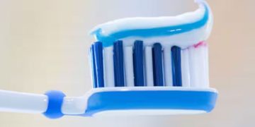 മുഖക്കുരു മാറുന്നതിന് ടൂത്ത് പേസ്റ്റ് ; ഇത് നല്ലതോ ചീത്തയോ?