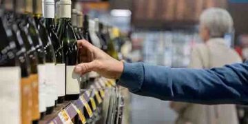 ദില്ലിയില്‍ മദ്യം കൊണ്ട് ആറാട്ട്; ഹോളിക്കിടെ ദില്ലിക്കാർ കുടിച്ചു തീർത്തത് 58.8 കോടിയുടെ മദ്യം