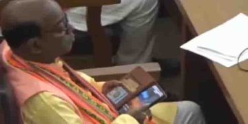 ‘കോൾ വന്നപ്പോൾ പെട്ടെന്ന് പ്ലേ ആയതാണ്, പോൺ വീഡിയോ കണ്ടിട്ടില്ല’; വിശദീകരണവുമായി ബിജെപി എംഎൽഎ