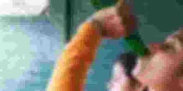 കള്ള് കുടിക്കുന്ന വീഡിയോ പോസ്റ്റ് ചെയ്ത യുവതിയുടെ അറസ്റ്റ്; സമൂഹമാധ്യമങ്ങളില്‍ ചേരിപ്പോര്