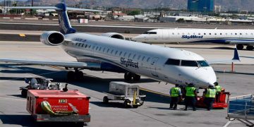 ജീവനക്കാര്‍ തമ്മില്‍ സീറ്റിനെ ചൊല്ലി തര്‍ക്കം ; വിമാനം ഒരു മണിക്കൂറോളം വൈകി