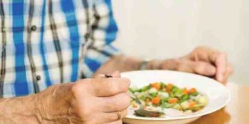 കാൻസർ രോഗികൾ ചികിത്സയ്ക്ക് ശേഷം ആഹാരത്തിൽ ശ്രദ്ധിക്കേണ്ടത് എന്തൊക്കെ ?