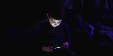 ഉറങ്ങാതെ ​ഗെയിം കളിച്ച മകനെക്കൊണ്ട് 17 മണിക്കൂർ നിർത്താതെ ​ഗെയിം കളിപ്പിച്ച് അച്ഛൻ