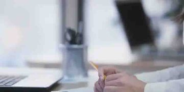 കണ്ണടയുമായി ബന്ധപ്പെട്ട ജോലികളിൽ 50 ശതമാനം ഇനി സ്വദേശികൾക്ക് മാത്രം