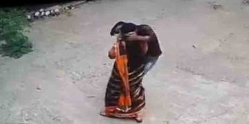 ബിഹാറിനെ ഭയപ്പെടുത്തി സീരിയൽ കിസ്സർ; മതിൽ ചാടിക്കടന്ന് ആരോ​ഗ്യപ്രവർത്തകയെ ചുംബിക്കുന്ന വീഡിയോ പുറത്ത്