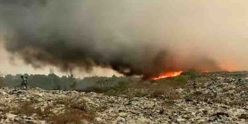 കൊച്ചിയിൽ ആശ്വാസം, നഗര മേഖലകളിൽ വിഷപ്പുക ഒഴിഞ്ഞു; ബ്രഹ്മപുരത്തെ തീ അണയ്ക്കാൻ ശ്രമം തുടരുന്നു