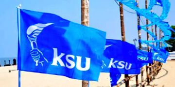 കെഎസ്‌യു ചെയര്‍പേഴ്‌സണ്‍ സ്ഥാനാര്‍ത്ഥിയെ എസ്എഫ്‌ഐ പ്രവര്‍ത്തകര്‍ കാറില്‍ പൂട്ടിയിട്ടതായി പരാതി