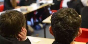 യു.കെയിലെ ക്വീൻ എലിസബത്ത് ഹൈസ്‌കൂളിൽ ലൈംഗിക വിദ്യാഭ്യാസ പഠനം താൽക്കാലികമായി നിർത്തിവച്ചു