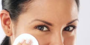 എണ്ണമയമുള്ള ചർമ്മമാണോ? എങ്കിൽ ഈ പൊടിക്കെെകൾ പരീക്ഷിക്കാം