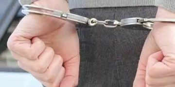 ഫ്ലോറിഡയിലെ തെരുവിലൂടെ നഗ്നനായി നടന്നയാൾ അറസ്റ്റിൽ