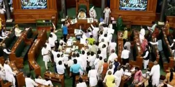 ലോക്സഭയിൽ വീണ്ടും ബഹളം, അദാനി വിവാദത്തിൽ ജെപിസി അന്വേഷണം ആവശ്യപ്പെട്ട് പ്രതിപക്ഷം നടുത്തളത്തിൽ