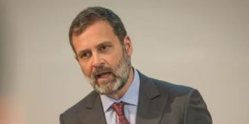 പീഡനത്തിന് ഇരയായ പെണ്‍കുട്ടിയെ കണ്ടെന്ന വെളിപ്പെടുത്തലിൽ രാഹുലിന് ദില്ലി പൊലീസിൻ്റെ നോട്ടീസ്