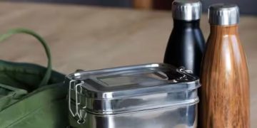 മകൻ സ്കൂളിലേക്ക് കൊണ്ടുപോയ ഭക്ഷണം താഴെ പോയി; ശേഷം ക്ലാസ്‍മുറിയില്‍ സംഭവിച്ചത് – ഒരമ്മയുടെ കുറിപ്പ്