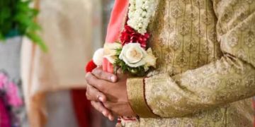 വധുവിന്‍റെ വീട്ടിലെത്താൻ രാത്രിയില്‍ 28 കിലോമീറ്റര്‍ നടന്ന് വരനും വീട്ടുകാരും…