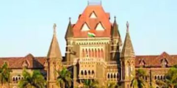 അച്ഛന്‍റെ കൂടെപ്പോകണമെന്ന് കോടതി, കോടതി മുറിയിലേക്ക് അലറി വിളിച്ച് ഓടിക്കയറി മകന്‍; കോടതിയില്‍ നാടകീയരംഗങ്ങള്‍