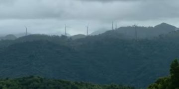 കുട്ടികളെയും കൂട്ടി കാടിനകത്ത് യുവാവിന്റെ ആത്മഹത്യ ഭീഷണി; ഒരു കുട്ടിയെ രക്ഷപ്പെടുത്തി, ഒരാൾക്കായി തിരച്ചിൽ