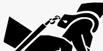 യുവതിയുടെ കണ്ണിൽ മുളകുപൊടി വിതറി മാല പൊട്ടിച്ചു; മോഷ്ടാക്കളെ നാട്ടുകാർ പിടികൂടി