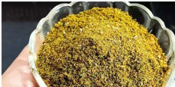 കറിവേപ്പില പൊടി വീട്ടിൽ‌ തന്നെ ഈസിയായി തയ്യാറാക്കാം