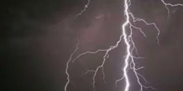 കോട്ടയത്ത് ഇടിമിന്നലേറ്റ് ബന്ധുക്കളായ രണ്ട് പേർ മരിച്ചു