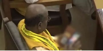 നിയമസഭയിലിരുന്ന് അശ്ലീല വിഡിയോ കണ്ടു; ബി.ജെ.പി എം.എൽ.എയുടെ ദൃശ്യങ്ങൾ വൈറൽ