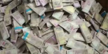 കാസർകോട് ആൾപാർപ്പില്ലാത്ത വീട്ടിൽ നിന്ന് നിരോധിത നോട്ട് ശേഖരം പിടികൂടി