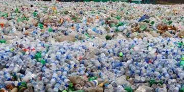 പ്ലാസ്റ്റിക്കില്‍ നിന്നും ഹൈഡ്രജന്‍ ഉത്പാദിപ്പിക്കാന്‍ ഗവേഷകര്‍; മാലിന്യ പ്രശ്നത്തിന് പരിഹാരമാകുമോ?