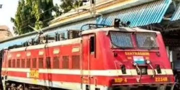 ട്രെയിനില്‍ മദ്യപിച്ച് യാത്രക്കാരുടെ ദേഹത്ത് മൂത്രമൊഴിച്ച ടിടിഇ അറസ്റ്റില്‍