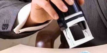 അക്കൗണ്ടന്റ് തസ്‍തികയില്‍ ജോലി ചെയ്യുന്ന പ്രവാസികളുടെ യോഗ്യത പരിശോധിക്കാന്‍ തീരുമാനം