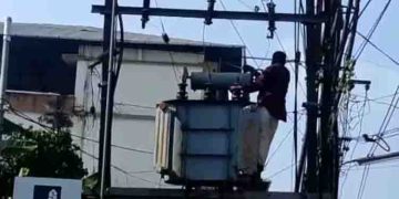 പൊലീസ് കസ്റ്റഡിയിൽ നിന്ന് ചാടി ആത്മഹത്യാശ്രമം; ട്രാൻസ്ഫോർമറിൽ കയറിയ യുവാവിന് ഷോക്കടിച്ചു