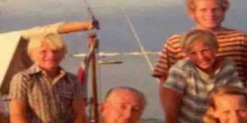 ബോട്ട് തകർന്നു, കുട്ടികളടക്കം കുടുംബം നടുക്കടലിൽ പെട്ടത് 38 ദിവസം, ഉള്ളി കഴിച്ചും ആമയെ കഴിച്ചും അതിജീവനം