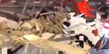 സൗദി അറേബ്യയിൽ കാറ്റിലും മഴയിലും കെട്ടിടം ഇടിഞ്ഞുവീണു; കാറുകൾ തകർന്നു