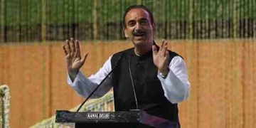 മോദിയെ പ്രകീർത്തിച്ച് മുൻ കോൺ​ഗ്രസ് നേതാവ് ​ഗുലാം നബി ആസാദ്; ബിജെപിയുമായി സഖ്യമോ എന്ന ചോദ്യത്തിനും ഉത്തരം