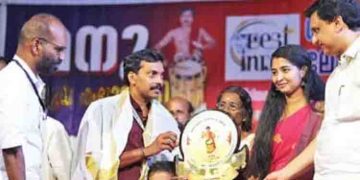 വ്യാഴാഴ്ച രാവിലെ തുടങ്ങിയ തായമ്പകയജ്ഞം അവസാനിച്ചത് വെള്ളിയാഴ്ച വൈകുന്നേരം, മനു നല്ലൂരിന് റെക്കോര്‍ഡ്