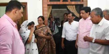 മാമൂക്കോയയുടെ കുടുംബത്തെ ആശ്വസിപ്പിക്കാൻ മുഖ്യമന്ത്രി എത്തി