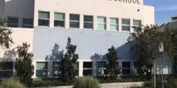 കുട്ടികളോട് അവരുടെ സ്വന്തം മരണവാർത്ത എഴുതാൻ ആവശ്യപ്പെട്ടു, അധ്യാപകനെ പിരിച്ചുവിട്ടു