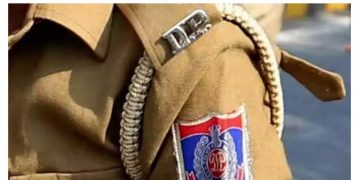 യുവതിയുടെ സഹായത്തോടെ സെക്സ്റ്റോർഷൻ റാക്കറ്റ്, യുവാവിൽ നിന്നും പണം തട്ടി, പൊലീസുകാർ സസ്‍പെൻഷനിൽ