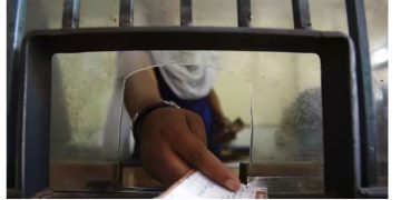 ഫോണ്‍ ഹാക്ക് ചെയ്യപ്പെടാം, ടിക്കറ്റ് ബുക്കിംഗിന് ഈ ആപ്പ് ഉപയോഗിക്കരുതെന്ന മുന്നറിയിപ്പുമായി ഐആർസിടിസി