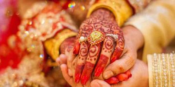 പരീക്ഷ കഴിഞ്ഞിറങ്ങിയ പെൺകുട്ടിയെ കള്ളം പറഞ്ഞ് വിവാഹം കഴിച്ചു; അധ്യാപകൻ പിടിയിൽ