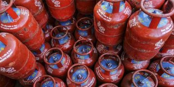 സ്വകാര്യ, ടാക്സി വാഹനങ്ങളിൽ പാചകവാതകം കൊണ്ടുപോകുന്നതിന് വിലക്ക്; കുപ്പിയിൽ പെട്രോളും ലഭിക്കില്ല